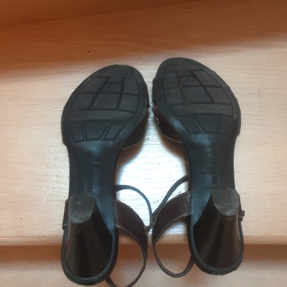 Naturalizer Sandles - Picture 4 of 4